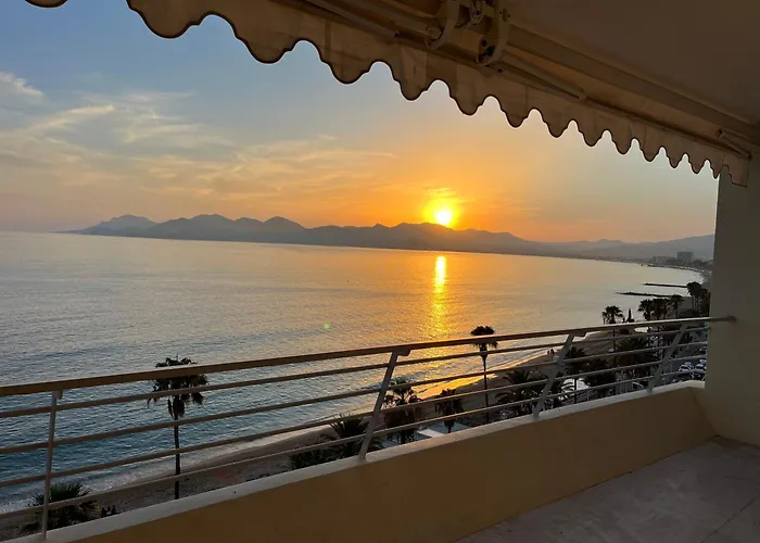 Amazing Sea View 2 Bedroom Front 303 Apartament