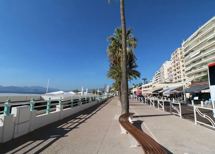 Amazing Sea View 2 Bedroom Front 303 Apartament